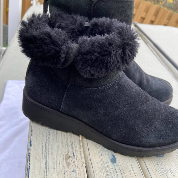 UGG Classic Short Black Shearling lined Boots Women’s 7.5 - Picture 3 of 8